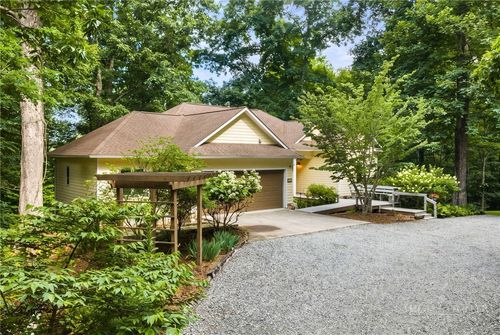 581 New Homestead Dr, Vilas, NC, 28692-9642 | Card Image