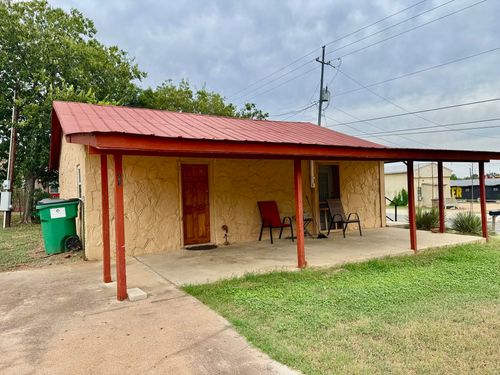 103 W Hamilton St, Llano, TX, 78643-1329 | Card Image