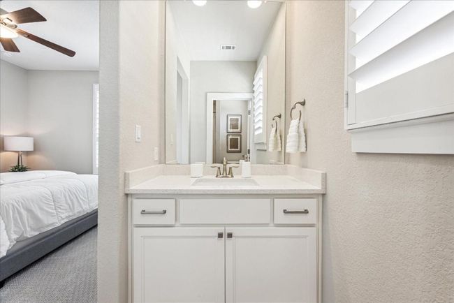 Private vanity for the 2nd Bedroom. | Image 30