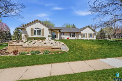 612 E 61st St Street, Sioux Falls, SD, 57108 | Card Image