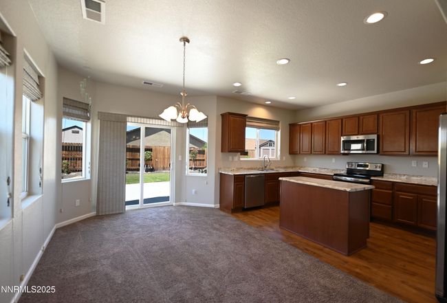 Dining and Kitchen | Image 9