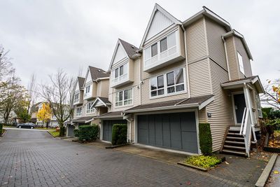 7433 Hawthorne Terr, Townhouse with 3 bedrooms, 2 bathrooms and 2 parking in Burnaby BC | Image 1