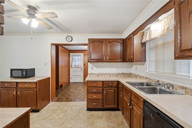LOTS OF CUPBOARD SPACE! | Image 10