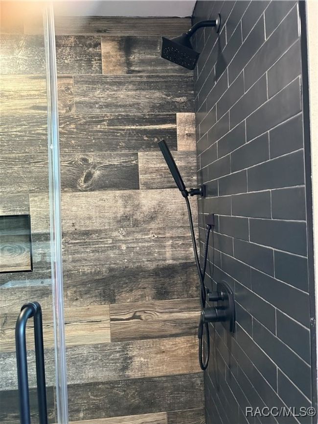 Owners Shower | Image 18