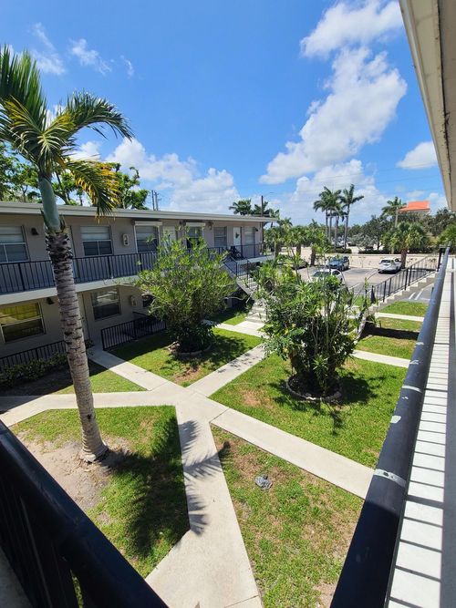 apt-320-1250 Old Boynton Rd, Boynton Beach, FL, 33426-3424 | Card Image