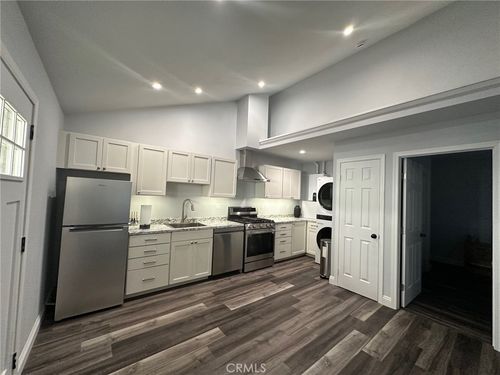 a-30690 Lakefront Dr, Agoura Hills, CA, 91301-1932 | Card Image