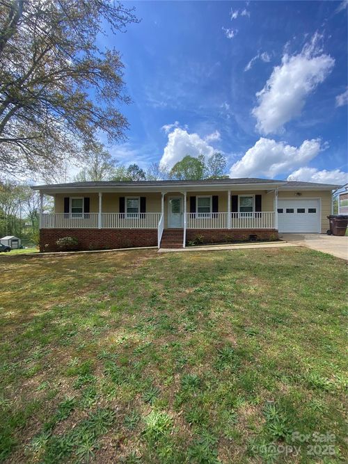 201 Glenwood Dr, Blacksburg, SC, 29702-1111 | Card Image
