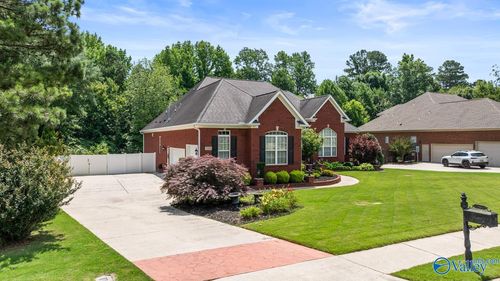 250 Bishop Farm Way Nw, Huntsville, AL, 35806-6002 | Card Image