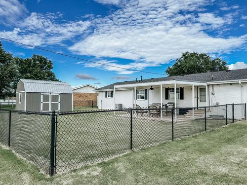 321 Gift Dr, Seiling, OK, 73663-5801 | Card Image