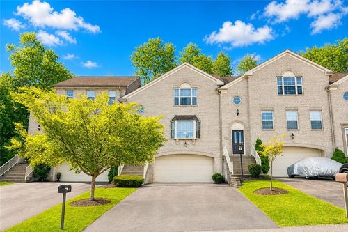 511 Parkview Dr, Pleasant Hills, PA, 15236-4641 | Card Image
