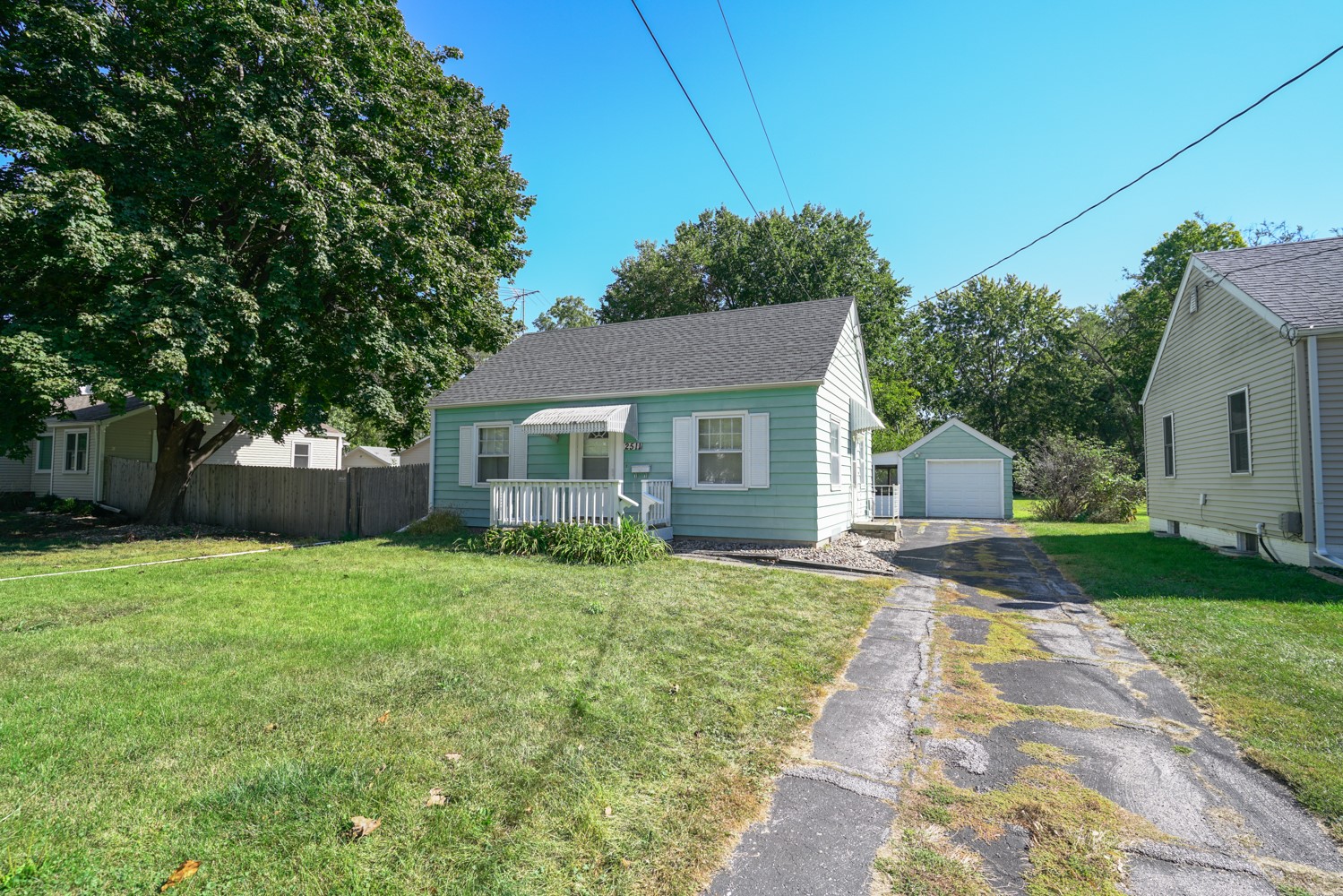 51st St, Des Moines, IA 50310