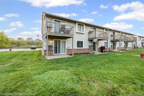 31751 Nardelli Ln, Roseville, MI, 48066-4538 | Card Image