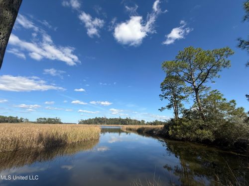 1208 De La Pointe Dr, Gautier, MS, 39553-5506 | Card Image