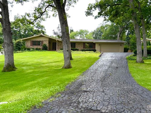 3915 N Tamarack Trl, Crystal Lake, IL, 60012-2003 | Card Image