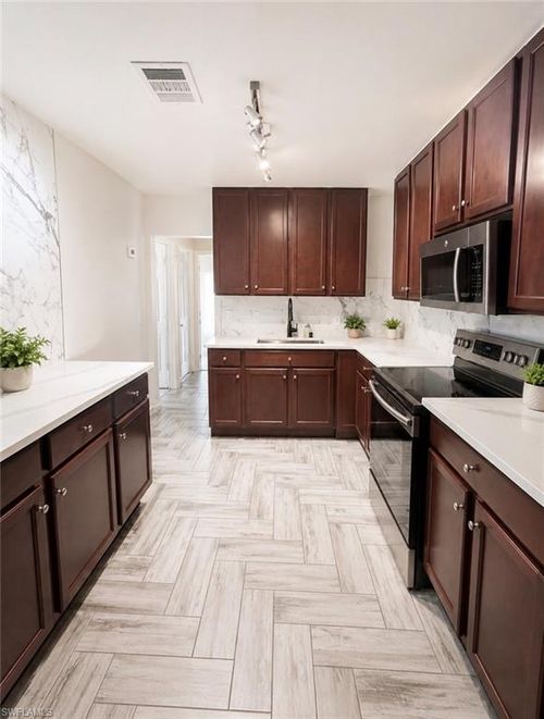 415 Fairfax Dr, Fort Myers, FL, 33905 | Card Image