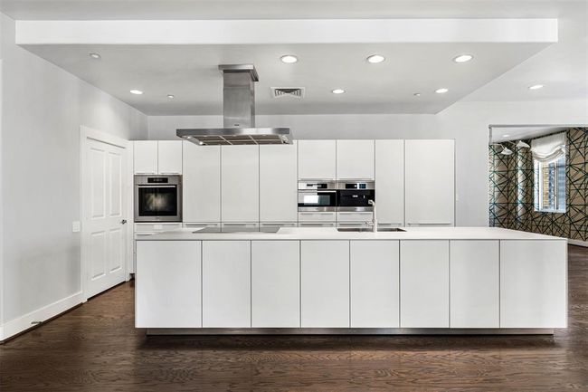 Clean and crisp kitchen with Bulthaup cabinets. | Image 12