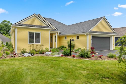 28 Fountain Way, West Lebanon, NH, 03784-1239 | Card Image