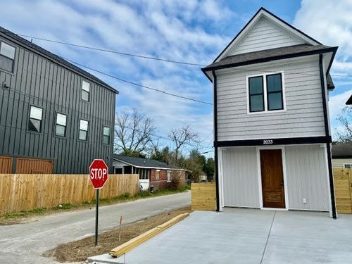 2033 Beech Ave, North Charleston, SC, 29405-8109 | Card Image