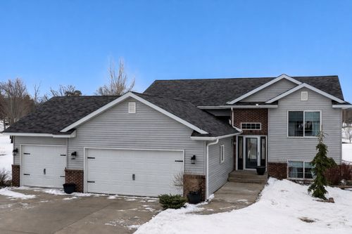 379 E River Cir, Sauk Centre, MN, 56378-4402 | Card Image