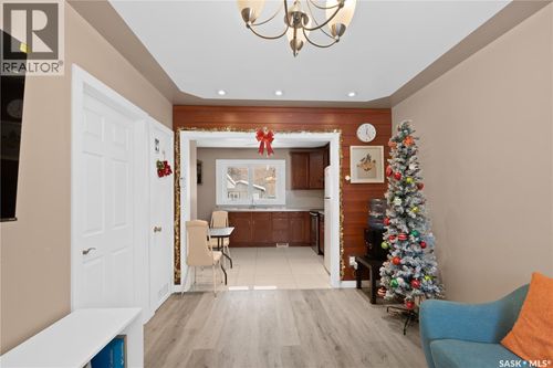 212 Av W S, Saskatoon, SK, S7M3G3 | Card Image