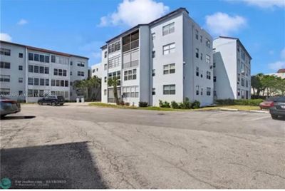 110K - 2860 Somerset Dr, Condo with 2 bedrooms, 2 bathrooms and null parking in Lauderdale Lakes FL | Image 1