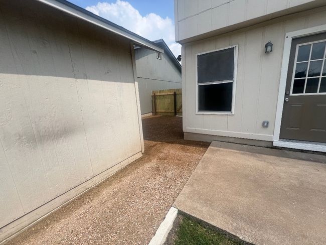 711 Decker Prairie Dr, House other with 3 bedrooms, 2 bathrooms and 6 parking in Austin TX | Image 16