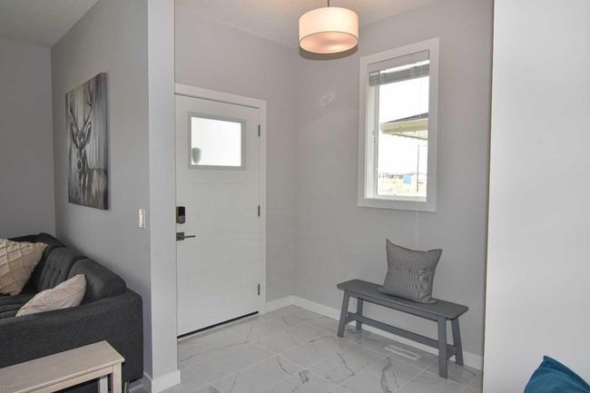 828 West Lakeview Drive, House other with 3 bedrooms, 3 bathrooms and 4 parking in Chestermere AB | Image 4
