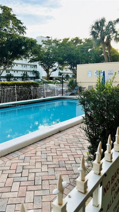 apt-104-1300 Moffett St, Hallandale Beach, FL, 33009-2725 | Card Image
