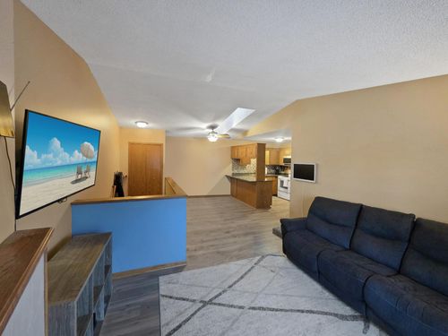 3323 Greenbrier St, Vadnais Heights, MN, 55127-5010 | Card Image