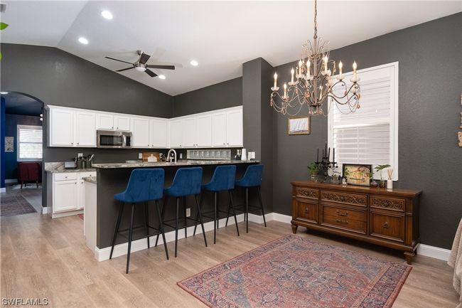 Breakfast bar/Dining area | Image 8