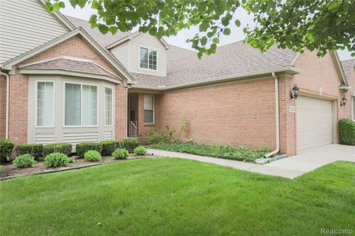 52245 Silvanna Ln, Macomb, MI, 48042-4141 | Card Image