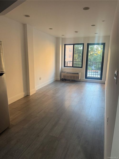 5e-238 E 106th St, New York, NY, 10029-4028 | Card Image