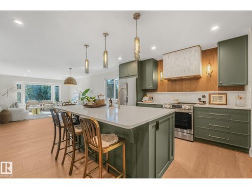 2031 104a St Nw, Edmonton, AB, T6J5A6 | Card Image