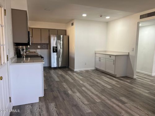 3842 W Country Gables Dr, Phoenix, AZ, 85053-4529 | Card Image