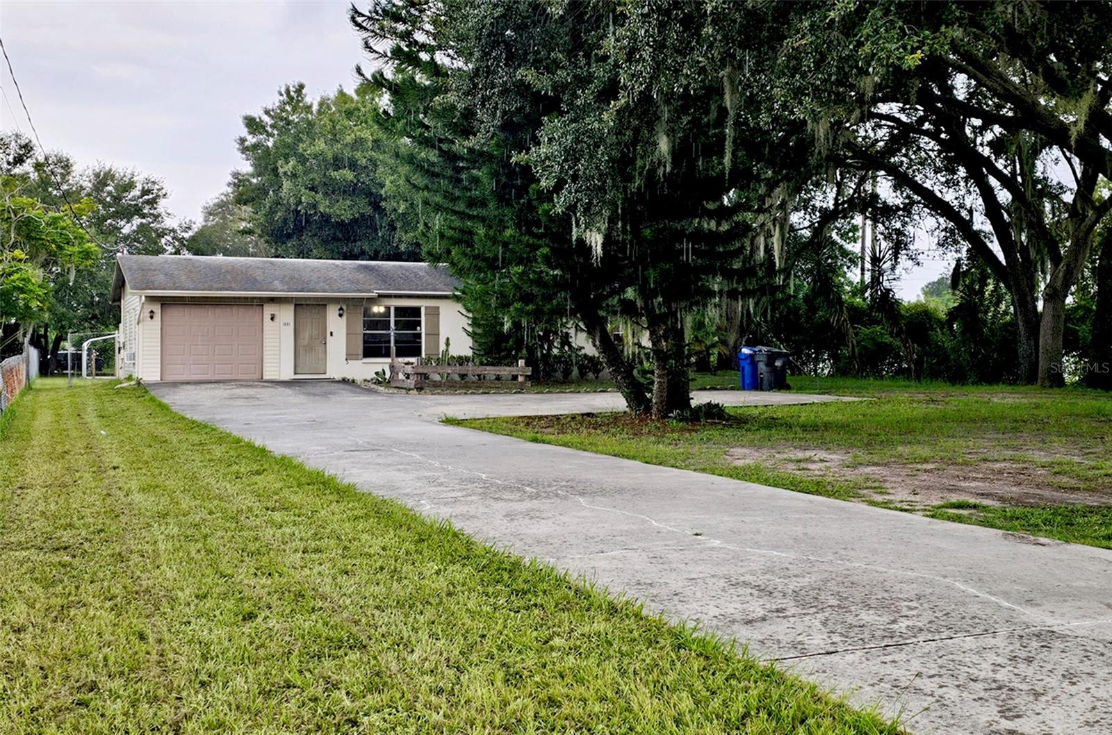 1st St, Ruskin, FL 33570