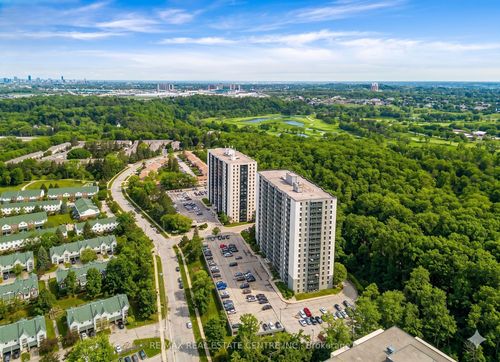 103-35 Green Valley Dr, Kitchener, ON, N2P2A5 | Card Image