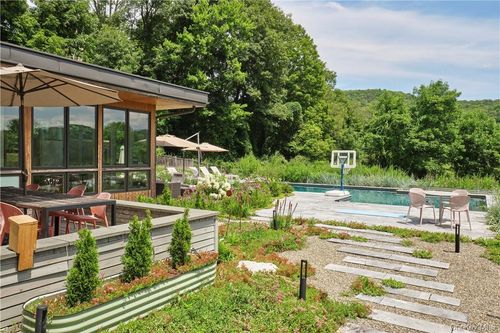 194 Pleasant Ridge Rd, Poughquag, NY, 12570-4913 | Card Image