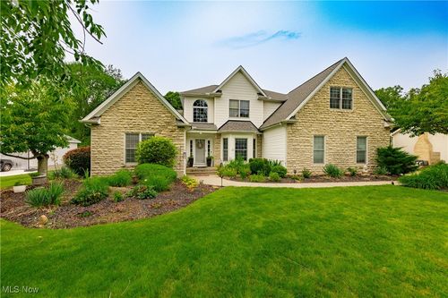 8054 Sandstone Dr, Sagamore Hills, OH, 44067-1772 | Card Image