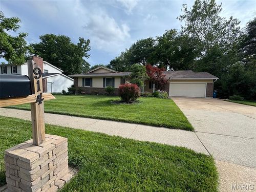 914 Dutch Mill Dr, Ballwin, MO, 63011-3548 | Card Image