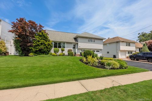 286 E Lexington Ave, Oceanside, NY, 11572-5423 | Card Image