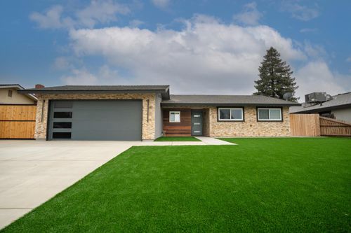 1922 N Adams St, Tulare, CA, 93274-1542 | Card Image