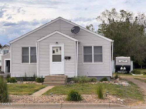 609 E 1st Ave, Plentywood, MT, 59254-2109 | Card Image