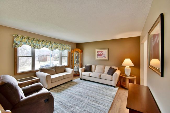 Large living room | Image 11