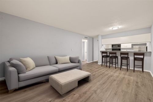 apt-904-7313 Gulf Fwy, Houston, TX, 77017-1562 | Card Image