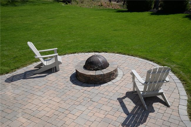 Everyone loves a cozy firepit area! This one is sweet! | Image 46
