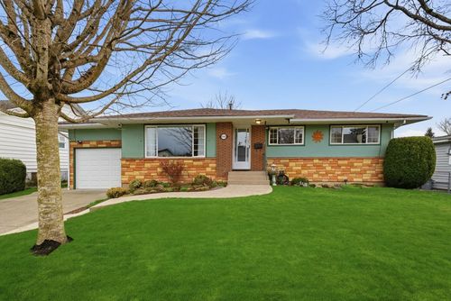 9742 Juniper St, Chilliwack, BC, V2P5J1 | Card Image