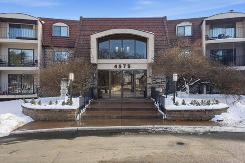 123-4575 W 80th Street Cir, Bloomington, MN, 55437-1102 | Card Image