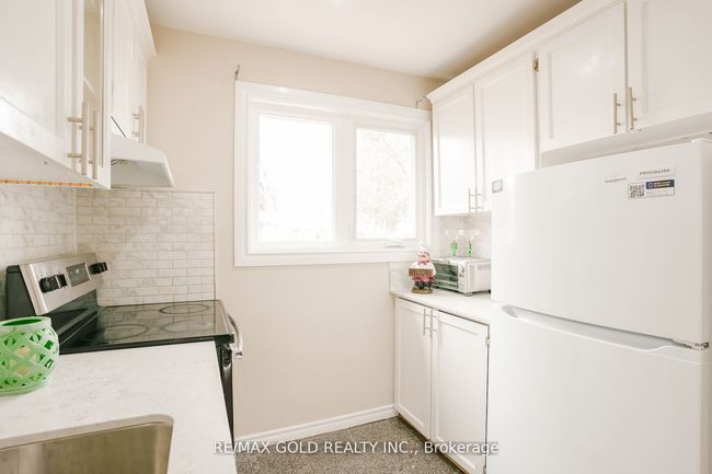 9 Havendale Crt, House attached with 4 bedrooms, 2 bathrooms and 5 parking in Brampton ON | Image 17