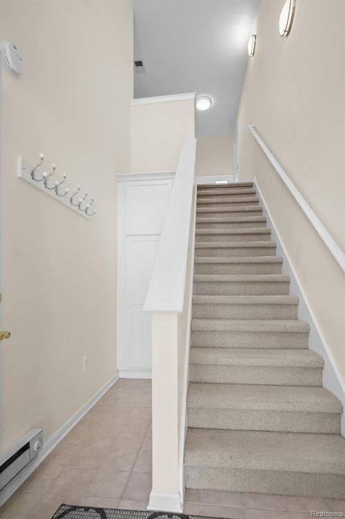 632 Riverstone Ln, Chelsea, MI, 48118-1470 | Card Image