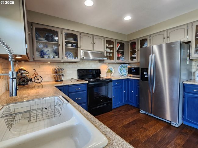 Kitchen | Image 11